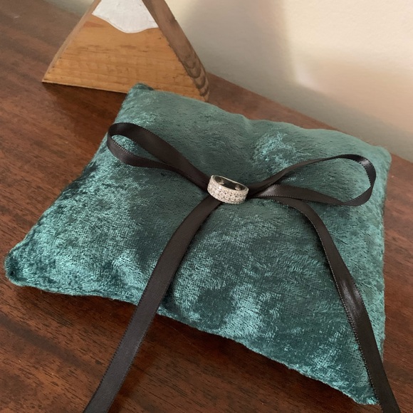 Handmade ring pillow. - Picture 1 of 2